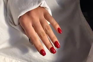 Классика красного: стильные идеи маникюра