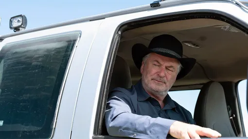 Алек Болдуин попал в аварию Алек Болдуин попал в аварию