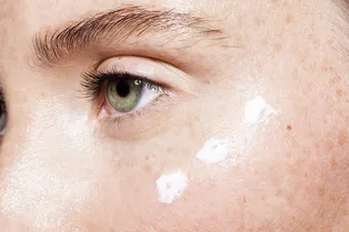 Синяки под глазами: что вы делаете не так и как домашний уход вам поможет?