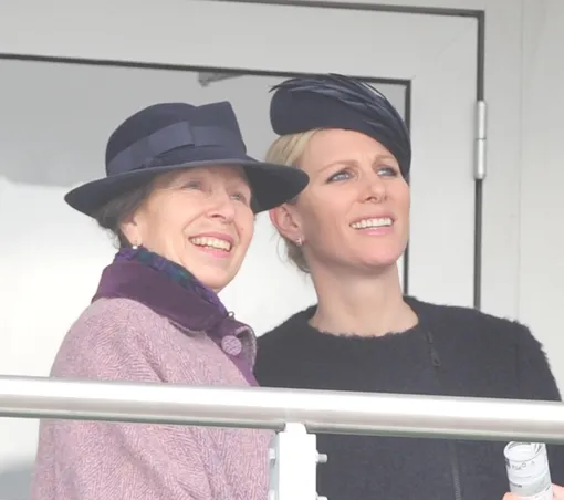 Зара Тиндалл со своей мамой принцессой Анной Принцесса Анна с дочерью Зарой