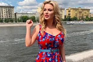 «Я нормальная здоровая женщина»: Анна Семенович обратилась к авторам статей о ее внешности