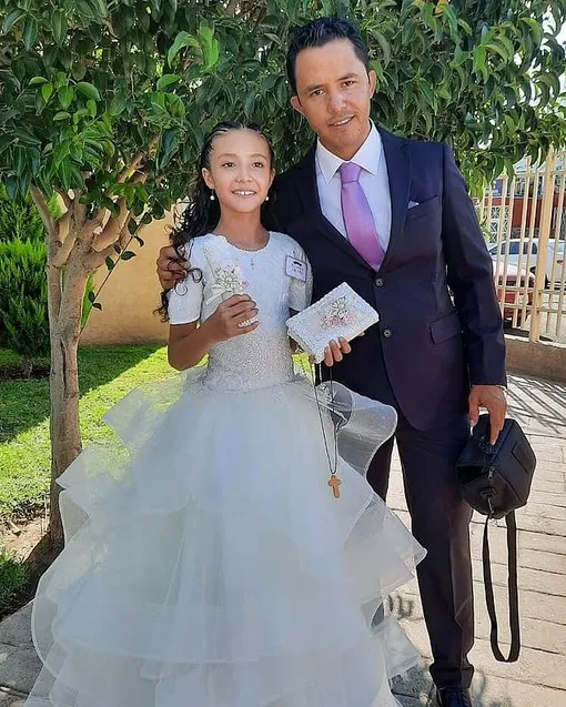 Палома Николь Арельяно с отцом Карлосом Палома Николь Арельяно с отцом Карлосом