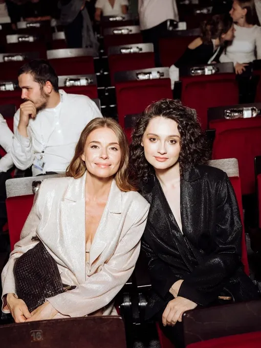 Мария Михалкова-Кончаловская с матерью Любовью Толкалиной Мария Михалкова-Кончаловская с матерью Любовью Толкалиной