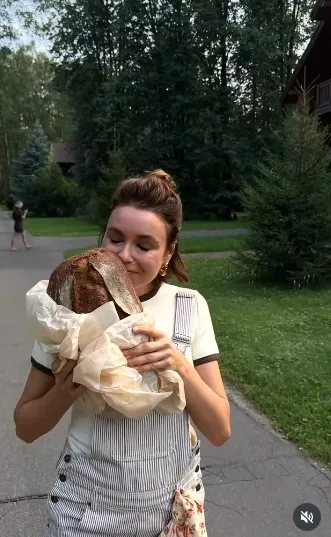 Ирена Понарошку в видео «Как пахнет счастье?»