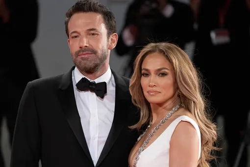 Помолодел на 15 лет: Бен Аффлек сбрил бороду и усы, которые носил с момента развода с Джей Ло Помолодел на 15 лет: Бен Аффлек сбрил бороду и усы, которые носил с момента развода с Джей Ло