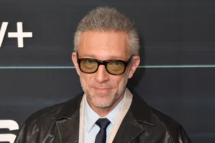 Почему расстались 26-летняя Тина Кунаки и 56-летний Венсан Кассель — 3 самые вероятные причины