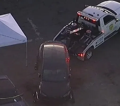 Tesla рэп-артиста эвакуируют со штрафстоянки Tesla рэп-артиста эвакуируют со штрафстоянки