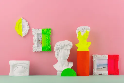 Поп-арт в интерьере: 7 идей, как наполнить дом яркими красками в трендах 2026 года Поп-арт в интерьере: 7 идей, как наполнить дом яркими красками в трендах 2026 года