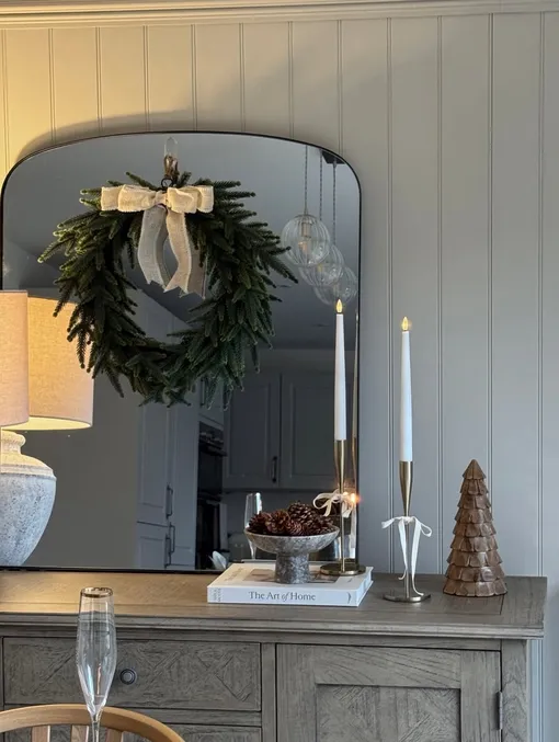 Венок из хвои легко сделать своими руками на Новый год. Венок из хвои легко сделать своими руками на Новый год.