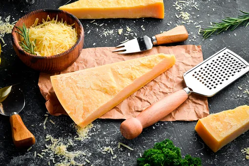 Куриный рулет, розочки с ветчиной, пенне и еще много вкусного, что можно приготовить с остатками сыра Куриный рулет, розочки с ветчиной, пенне и еще много вкусного, что можно приготовить с остатками сыра