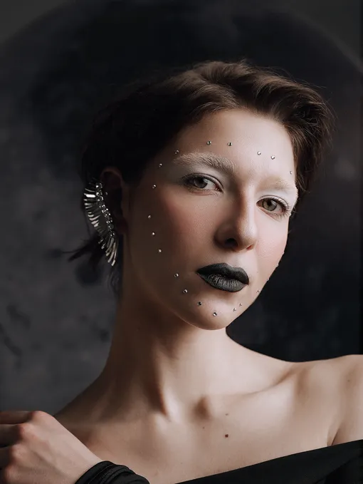 Платье, YOU WANNA; серьги, MAAG Платье, YOU WANNA; серьги, MAAG