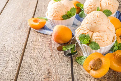 Мороженое с абрикосами