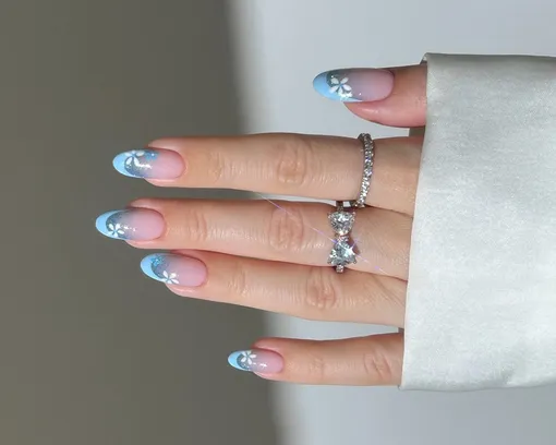 Маникюр на весну 2025