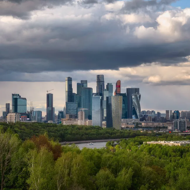 «Прогнозы неутешительные»: какая погода ожидается на майские в Москве и Санкт-Петербурге?