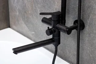 Чёрный кран в ванной комнате — это практично? Эксперт рассказал, кому не подойдут такие смесители Чёрный кран в ванной комнате — это практично? Эксперт рассказал, кому не подойдут такие смесители