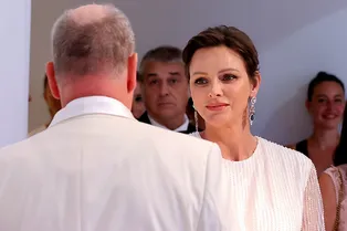 На редкость улыбчивая княгиня Шарлен и сияющий князь Альбер II: как прошел гала-вечер Красного Креста в Монако?