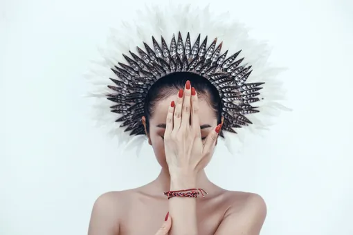 Лунный календарь красоты на декабрь-2025 — вот лучшие дни для новогоднего маникюра и новой стрижки