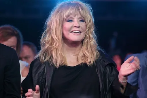 «Одеваться по возрасту надо»: поклонники спорят о новом наряде Аллы Пугачевой «Одеваться по возрасту надо»: поклонники спорят о новом наряде Аллы Пугачевой