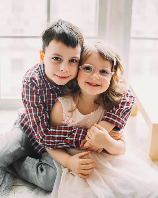 Дети Людмилы Светловой – дочь Аглая и сын Тимофей