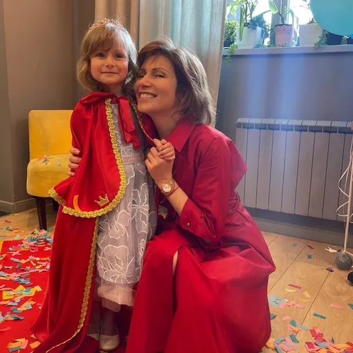 Светлана Зейналова с дочерью Вероникой в её 5-й день рождения фото