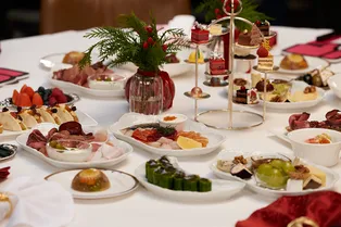 Карина Нигай, MARGO, Ольга Парфенюк и Алсу встретились за одним новогодним столом