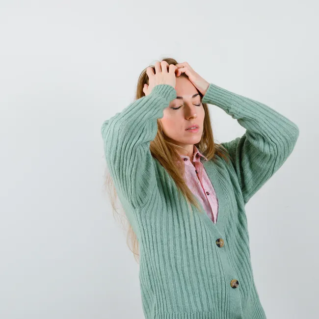 Врач раскрыла причину частых головных болей, которые не пропадают после приема болеутоляющих: видео