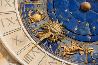 Гороскоп на неделю: выгодный обмен валют для Рыб и признание в любви для Скорпионов