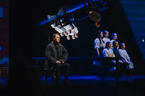 Сцена из спектакля «Русский крест»