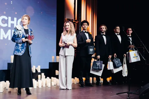 Алла Лагутина и Людмила Светлова, награждение в номинации «Интересно с детьми»