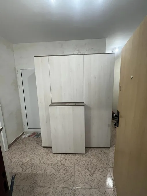 В закрытом виде секция со стиральной машинкой маскирует наличие бытовой техники В закрытом виде секция со стиральной машинкой маскирует наличие бытовой техники