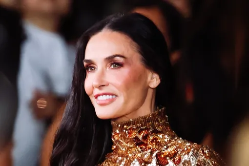 «ИИ рулит!» Новые снимки Деми Мур вызвали вопросы из-за обилия фильтров «ИИ рулит!» Новые снимки Деми Мур вызвали вопросы из-за обилия фильтров