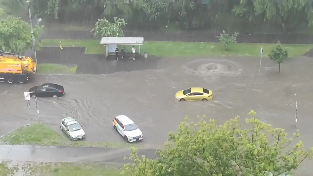 Нажми и смотри