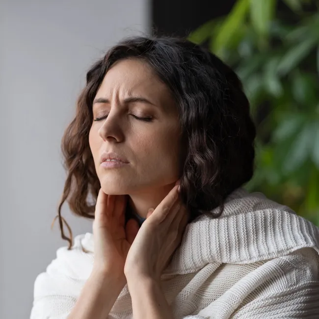 Что делать, если заболело горло: советы врача-отоларинголога