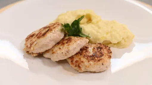 куриные котлеты с картофельным пюре куриные котлеты с картофельным пюре