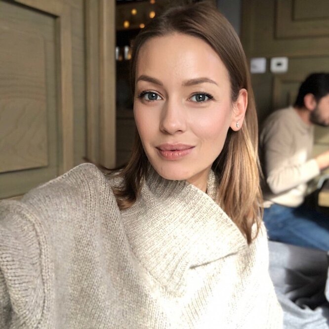 Ыдыс жуып жатқанда мен оны сиқыдым. Жалаңаш 50 жастағы әйелдер, жеке суреттер, орысша