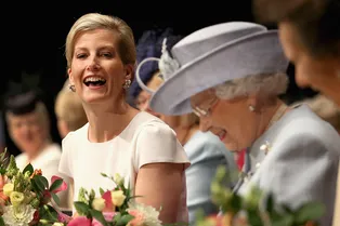 Какую традицию Елизавета II нарушила ради младшей невестки? Диана о таком и не мечтала!