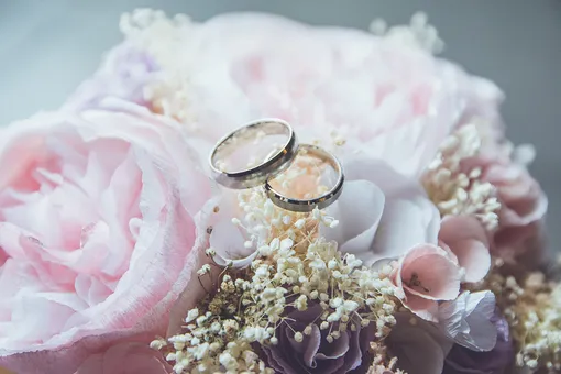 «Скажите ему "Нет": женщина в Сети пожаловалась на скромное кольцо от любимого «Скажите ему "Нет": женщина в Сети пожаловалась на скромное кольцо от любимого