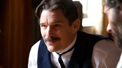 Итан Хоук в роли Николы Теслы