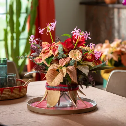 В теплых тонах с экзотическими элементами