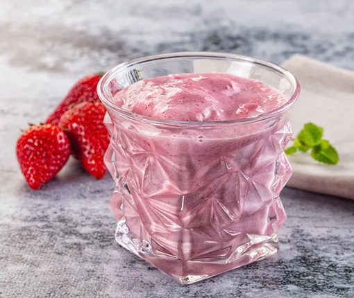Клубничный смузи с йогуртом Клубничный смузи с йогуртом