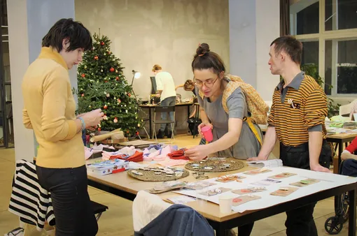 Гараж сэйл фонда «Жизненный путь», фото Софьи Пузариной Гараж сэйл фонда «Жизненный путь», фото Софьи Пузариной