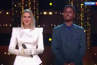 Рок, слёзы и единственная сотка у певца из Нигерии: как прошёл пятый выпуск шоу «Ну-ка, все вместе!» Рок, слёзы и единственная сотка у певца из Нигерии: как прошёл пятый выпуск шоу «Ну-ка, все вместе!»