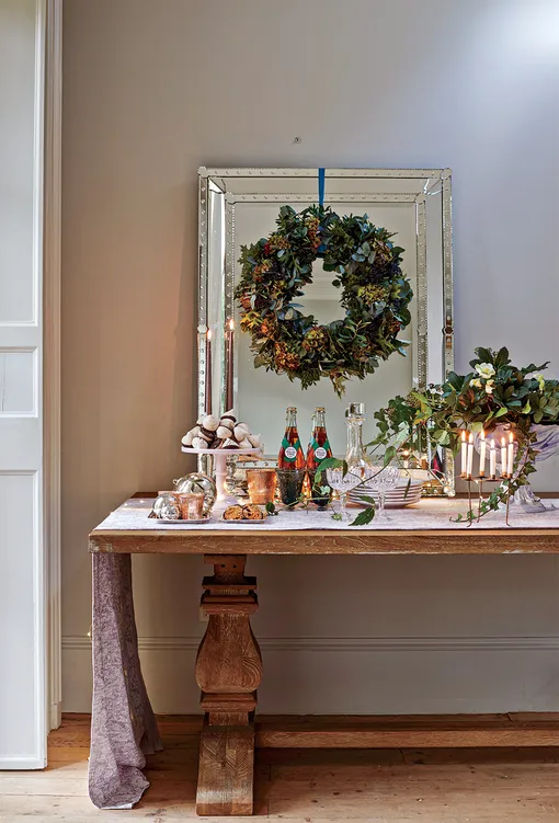 Туалетный столик с декором