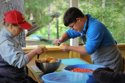 Работа на кухне на Валдае (как и любая другая в ЦЛП) — всегда общая. Для каждого найдется, чем заняться
