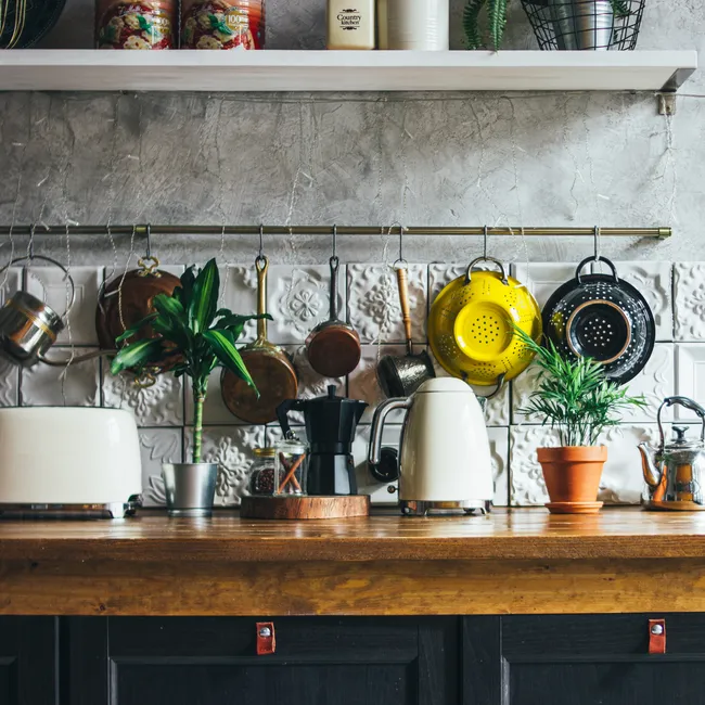 Эксперт назвала лучшие материалы для кухонного фартука, учитывая цену и качество