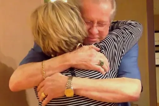 Никогда не поздно. В 55 лет женщина познакомилась со своим отцом, а теперь ищет сестру Никогда не поздно. В 55 лет женщина познакомилась со своим отцом, а теперь ищет сестру