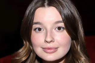 Классическое платье и тиара, почти как у Кейт Миддлтон: в чём вышла замуж младшая дочь Екатерины Стриженовой