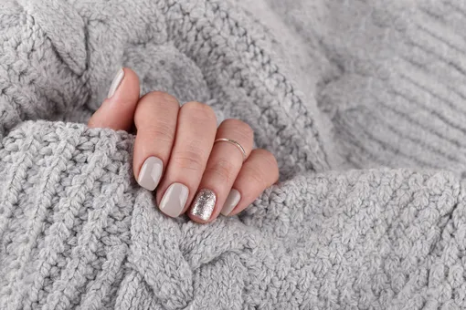 Эти два цвета отпугнут финансы! Антиденежный маникюр на ноябрь 2025 года