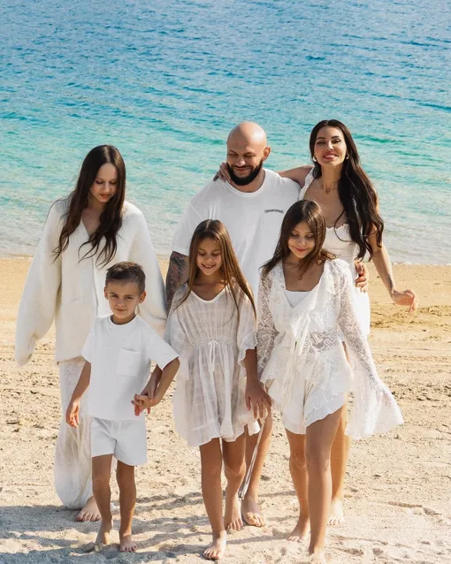 Оксана Самойлова и Джиган с детьми Оксана Самойлова и Джиган с детьми