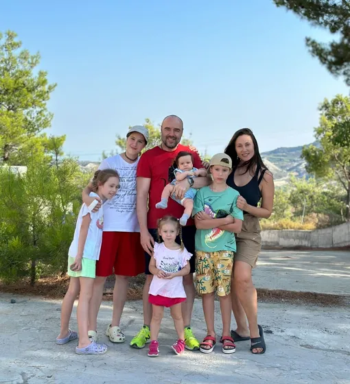 Елена и Роман Товстик с детьми Елена и Роман Товстик с детьми